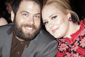 Adele xác nhận đã kết hôn với bạn trai hơn 14 tuổi