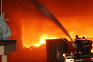 Toàn cảnh vụ cháy thiệt hại 13 triệu USD ở Khu công nghiệp Trà Nóc Toàn cảnh vụ cháy thiệt hại 13 triệu USD ở Khu công nghiệp Trà Nóc