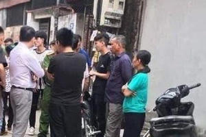 Mâu thuẫn trong đám cưới, cô gái dùng dao đâm 3 người đàn ông thương vong