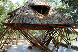 Độc đáo nhà tre bước ra từ hình học không gian của giáo viên Toán