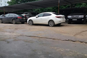 Bãi xe không phép "mọc" trên đất dự án trường mầm non, tại sao không dẹp nổi