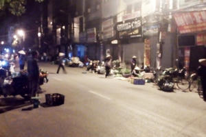 "Chợ vội" ngay giữa lòng Thủ đô