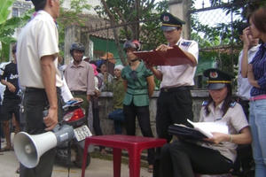 Có cưỡng chế người thứ ba được không?