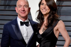 Mùa hè của tỷ phú Amazon và người tình