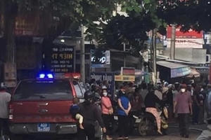 Mâu thuẫn chuyện tình cảm, một người đàn ông dùng xăng tự thiêu