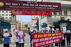 Bác sĩ Bệnh viện Tuệ Tĩnh bị nợ lương được Công đoàn Y tế Việt Nam hỗ trợ 3 triệu đồng