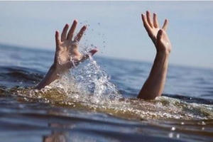 Lao xuống đập nước cứu vợ và con, người chồng tử vong thương tâm