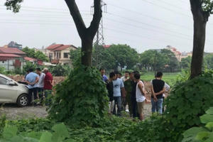Hà Nội: Hoảng hồn phát hiện nam thanh niên tử vong bên gốc cây