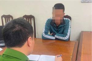 Lộ diện chân dung tài xế ô tô đấm túi bụi nhân viên giao hàng ở Hà Nội