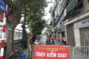 Hà Nội: Cách ly toàn bộ phường Chương Dương thêm 14 ngày