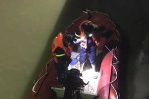 Người phụ nữ gieo mình xuống sông tự vẫn giữa đêm lạnh buốt