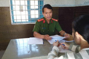 Kon Tum: Nghi án vợ cầm dao đâm chồng tử vong do mâu thuẫn trong bữa cơm