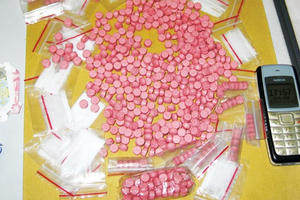Quảng Ninh: Bắt giữ hai đối tượng mua bán gần 1000 viên ma túy tổng hợp trong nhà nghỉ