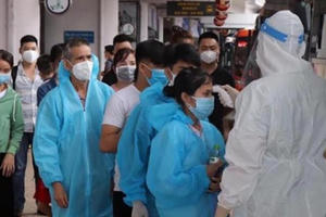 Yêu cầu giám sát chặt người trở về từ các khu vực có dịch COVID-19