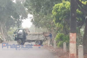 Chính quyền huyện Gia Lâm có dung túng cho việc đổ hàng trăm tấn phế thải xây dựng tại xã Yên Thường?