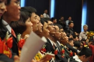 Phong GS, PGS dễ dãi để ăn lương nhà nước là quá lãng phí