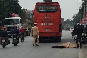 Hải Dương: Va chạm với xe khách, nam thanh niên tử vong tại chỗ