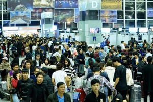 Khách đông kỷ lục, sân bay Nội Bài khuyến cáo khách đến trước 3 tiếng