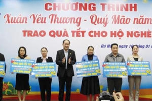 Người nghèo Đà Nẵng nhận 16.429 suất quà Tết