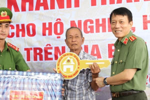 Bàn giao 600 ngôi nhà cho hộ nghèo tại Hà Tĩnh