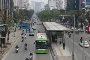 Làn đường ưu tiên cho xe buýt ở Hà Nội liệu có khả thi?