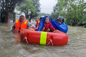 Mưa lũ gây thiệt hại nặng nề tại miền Trung khiến hơn 4.000 người phải sơ tán
