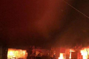 Hà Nội: Hỏa hoạn thiêu rụi nhiều ki ốt, người dân phát hoảng bỏ chạy