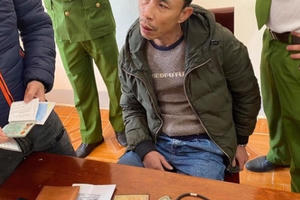 “Bí mật” bên sườn xe máy của Đông “Bí mật” bên sườn xe máy của Đông