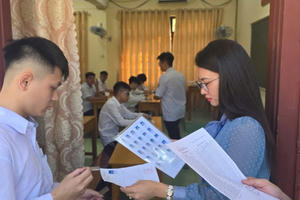 Thí sinh bước vào ngày thi đầu tiên với môn thi Ngữ văn