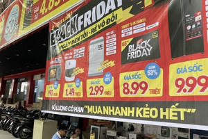 Siêu thị điện máy giảm “khủng” đến 70% hút khách mua sắm ngày BLACK FRIDAY