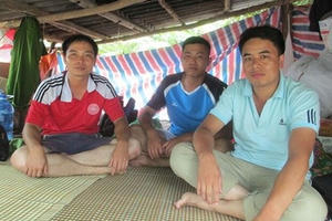 Cảm phục tận trái tim những chiến sĩ công an bám trụ nơi tâm lũ Cảm phục tận trái tim những chiến sĩ công an bám trụ nơi tâm lũ