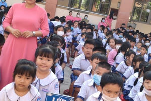 Cô giáo Sài Gòn "lùng" học sinh lớp 1: Cả trăm cuộc điện thoại tìm học trò