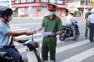 An Giang: Siết chặt việc sử dụng giấy đi đườn trong thời gian giãn cách ly xã hội An Giang: Siết chặt việc sử dụng giấy đi đườn trong thời gian giãn cách ly xã hội
