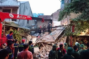 Nhân chứng hốt hoảng kể về vụ sập nhà 43 Cửa Bắc