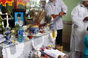 Truy tặng Huy hiệu Tuổi trẻ dũng cảm cho học sinh quên mình cứu bạn Truy tặng Huy hiệu Tuổi trẻ dũng cảm cho học sinh quên mình cứu bạn