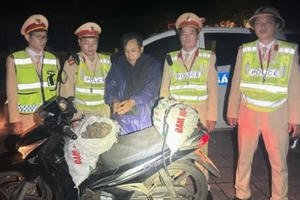 Dùng xe máy vận chuyển 60 kg thuốc nổ đi tiêu thụ