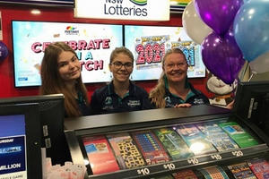 Đêm giao thừa mua vé số, cô gái 20 tuổi bỗng chốc thành triệu phú vì trúng "núi tiền"