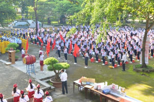 Đồng Nai: Trường THCS Ngô Thời Nhiệm trao 100 phần quà trong lễ khai giảng năm học mới