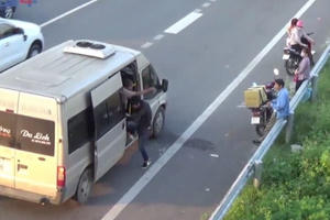 Bản tin Giao thông Plus ngày 10/8/2016: Ô tô "vô tư" bắt khách trên cao tốc Hà Nội - Bắc Giang