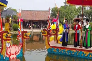 Đi du lịch nước ngoài, đón lễ hội làng… qua online