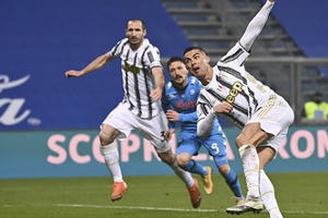 C.Ronaldo ghi bàn xuất sắc nhất lịch sử, Juventus giành Siêu cúp Italia