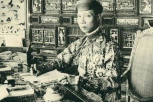 Khám phá bí mật vương triều: Vua Khải Định bị bất lực hay không thích đàn bà?