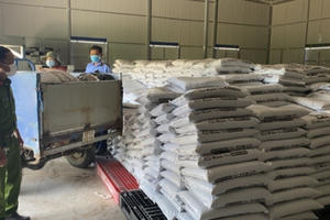 Bình Thuận bắt giữ cơ sở bán phân bón của Nhật Bản không có nhãn phụ
