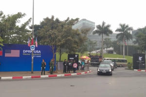 Clip đoàn xe "Quái thú" của Tổng thống Mỹ rời khách sạn tới Hội nghị Thượng đỉnh Mỹ - Triều