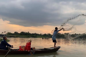 Ngư dân “mùa dịch” lênh đênh theo con nước Ngư dân “mùa dịch” lênh đênh theo con nước