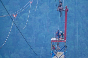 Tuyến cáp treo mẹ con và hành trình dị thường “bắc cầu” qua thung lũng Mường Hoa, Tây Bắc