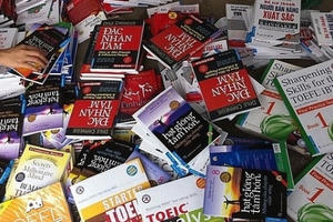 Đường dây nóng ngăn chặn sách lậu, sách giả, vi phạm bản quyền