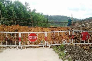 Vì sao Quảng Ninh đổ đất chặn đường?