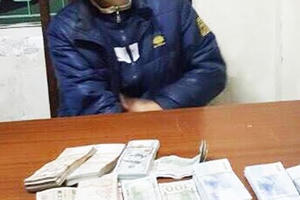 Nghệ An: Bắt kẻ ôm súng AK lộ diện tên trộm hóa trang thành bị thương trộm bọc tiền 6 tỷ