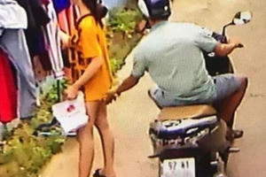 Tố bị người đàn ông sàm sỡ, không ngờ bị dân mạng 'ném đá' ngược